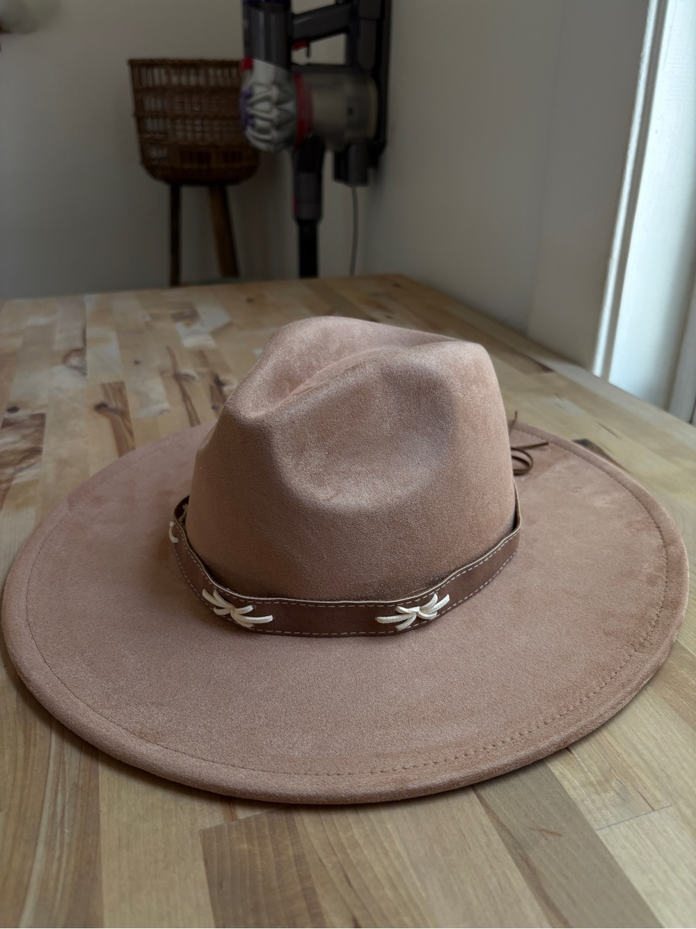 Women's Suede Wide-Brim Hat in Light Brown